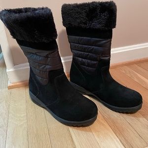 Women’s size 9.5 snow boots